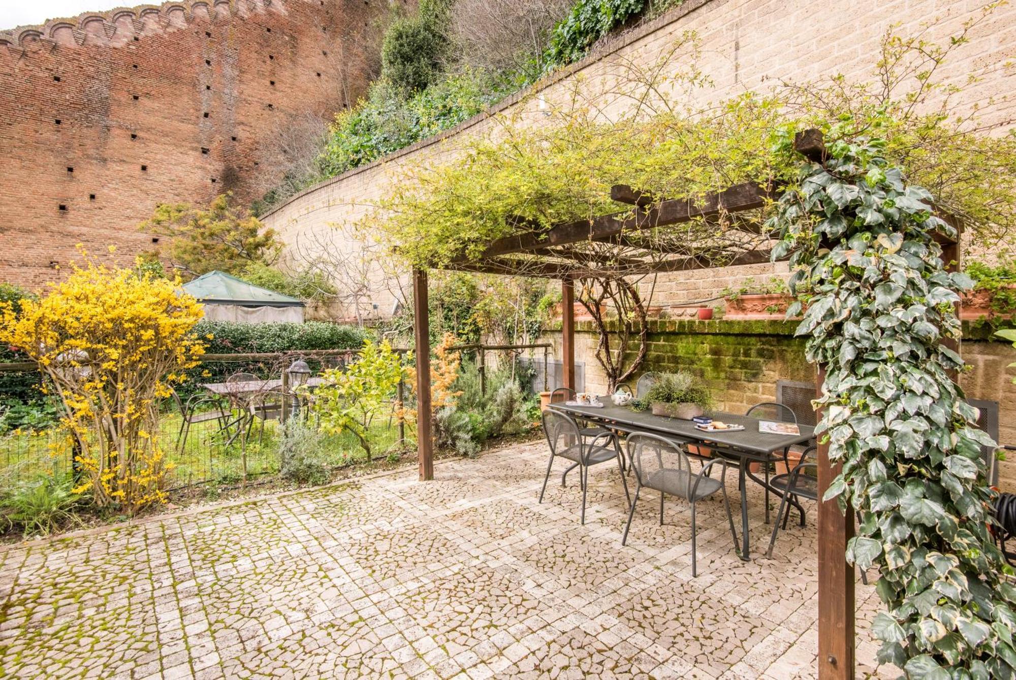 Вилла Secret Garden Сиена Экстерьер фото